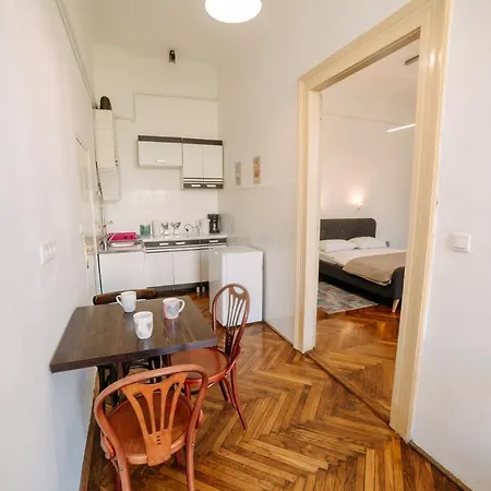 Mathe 4 Apartment