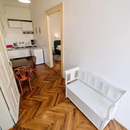 Apartment Mathe 4